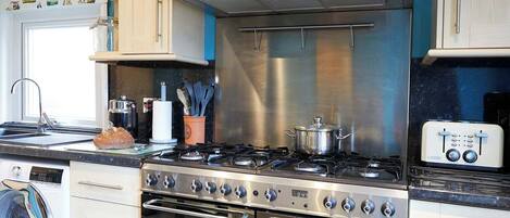 Køleskab, mikrobølgeovn, ovn, opvaskemaskine