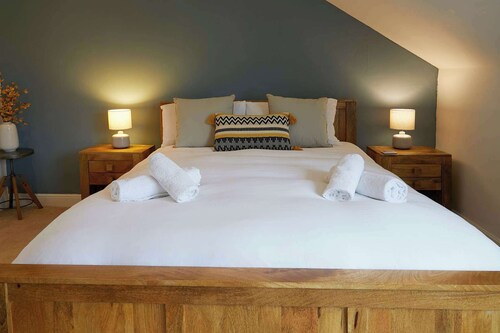 Fermain Apartment - Spacious cosy duplex apartment - Sleeps 5