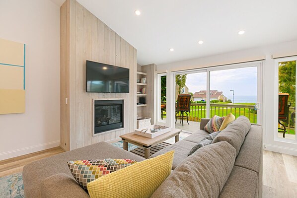 Smart TV, fireplace, books, offices