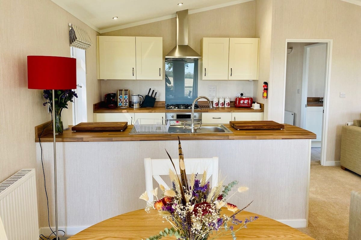 Luxury Apartment, Ensuite | Private kitchen
