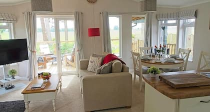 Hollicarrs - Wildflower Lodge