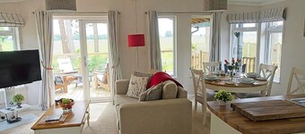 Hollicarrs - Wildflower Lodge