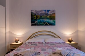 2 habitaciones, tabla de planchar con plancha, wifi y ropa de cama