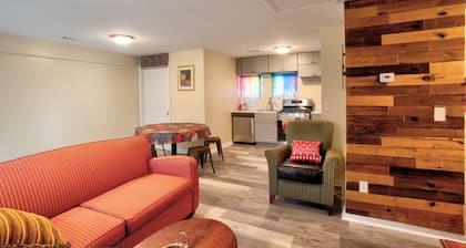 COMFY HIDE-OUT (SLEEPS 6)