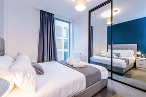 1 Schlafzimmer, laptopgeeigneter Arbeitsplatz, Verdunkelungsvorhänge