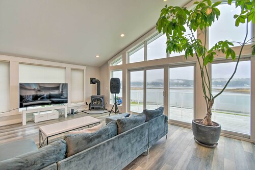 Scenic & Spacious Getaway on North Bay w/ Deck!