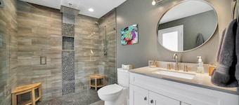 Private Cozy Mid-Century Modern 2bd Home + Cottage