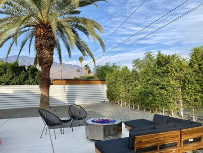 Private Cozy Mid-Century Modern 2bd Home + Cottage