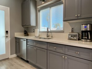 Fridge, microwave, oven, stovetop - Private Cozy Mid-Century Modern 2bd Home + Cottage (Palm Springs)