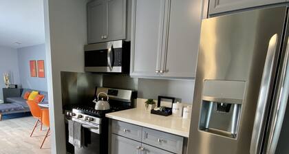 Private Cozy Mid-Century Modern 2bd Home + Cottage