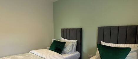 2 habitaciones, wifi gratis y ropa de cama