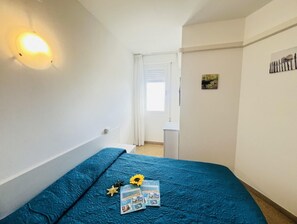 Apartment, 1 Bedroom, Balcony, Ocean View | 2 bedrooms, bed sheets