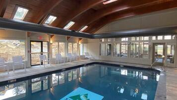 Piscine couverte, piscine extérieure