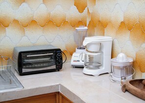 Fridge, microwave, oven, coffee/tea maker - Bungalow 2 (Zihuatanejo)
