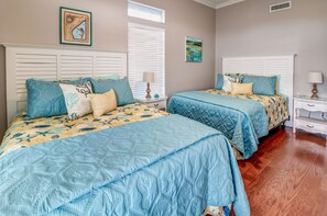 5 dormitorios, tabla de planchar con plancha, cuna de viaje