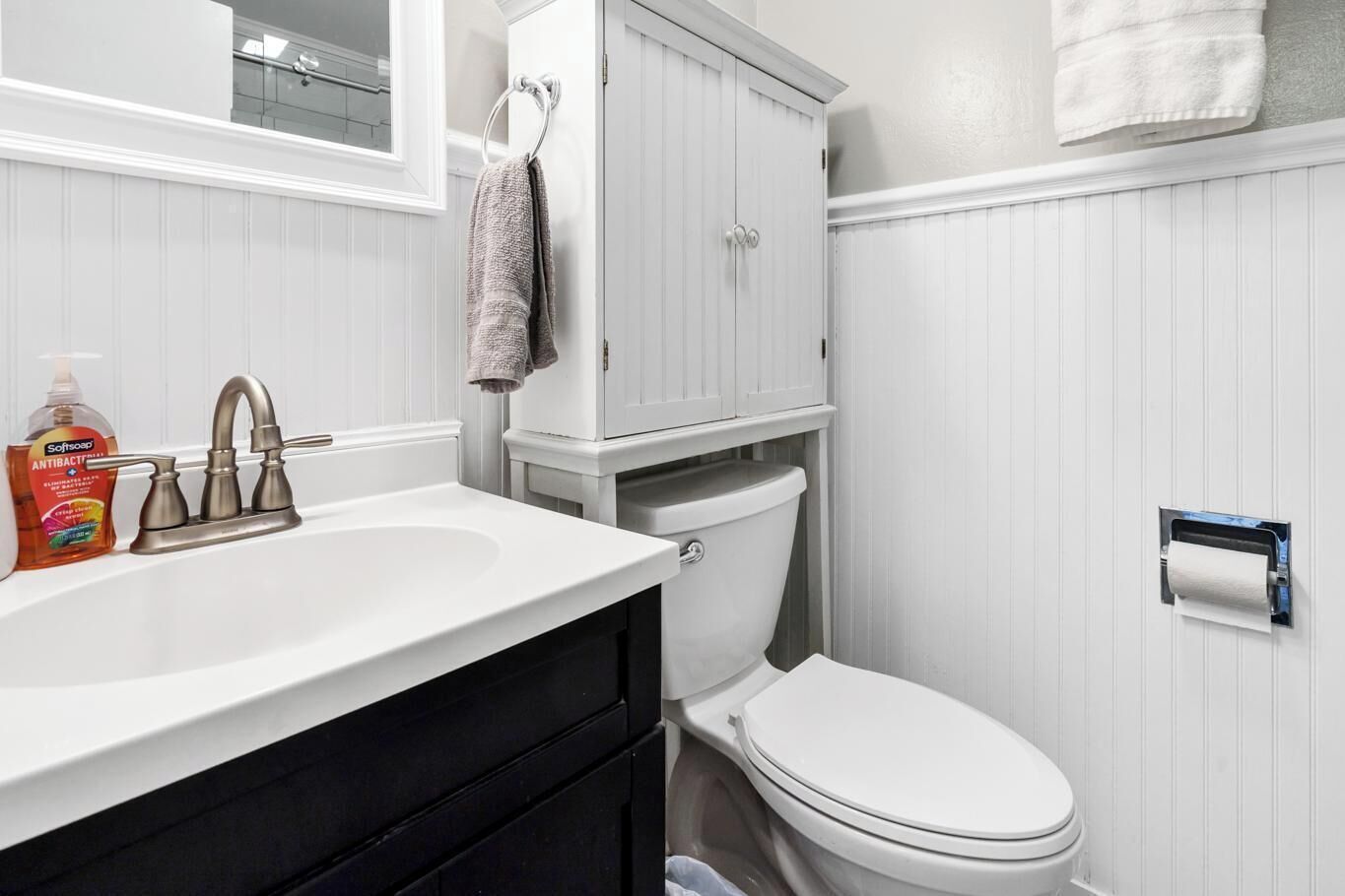 Combined shower/bathtub, towels, toilet paper