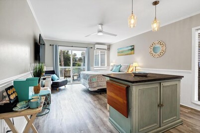 A Room With a View-1 BR Efficiency Condo Close to Everything. 