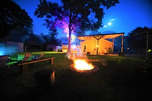 Property grounds - SPRING Resort - 2 acres estate for party and event - sleep35, host100ppl (Conroe)