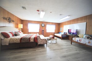 4 soverom, skrivebord, strykejern/-brett og wi-fi (inkludert)