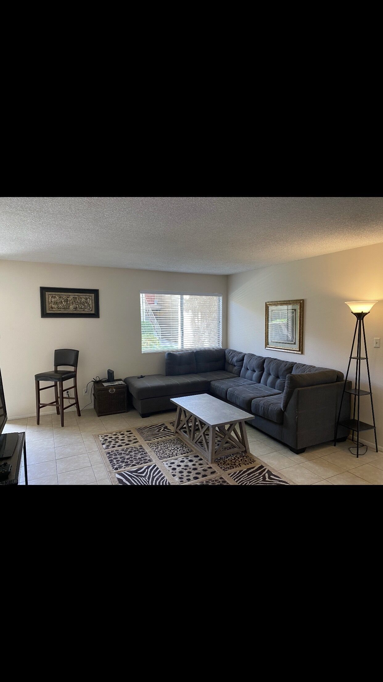 Lower 2 bedroom 2 bathroom condoAt great location!