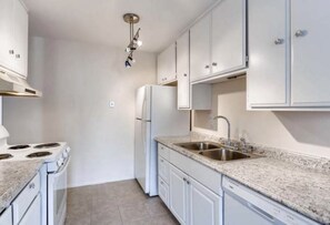 Fridge, microwave, oven, stovetop - Lower 2 bedroom 2 bathroom condoAt great location! (Phoenix)