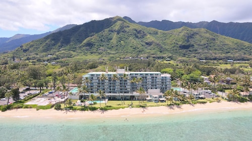  Deluxe Beachfront Condo with a breathtaking view