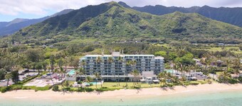  Deluxe Beachfront Condo with a breathtaking view