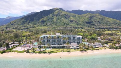 Deluxe Beachfront Condo with a breathtaking view