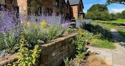 Tarn End Cottage 8, Talkin Tarn, Brampton ideal for a romantic break overlooking the Tarn
