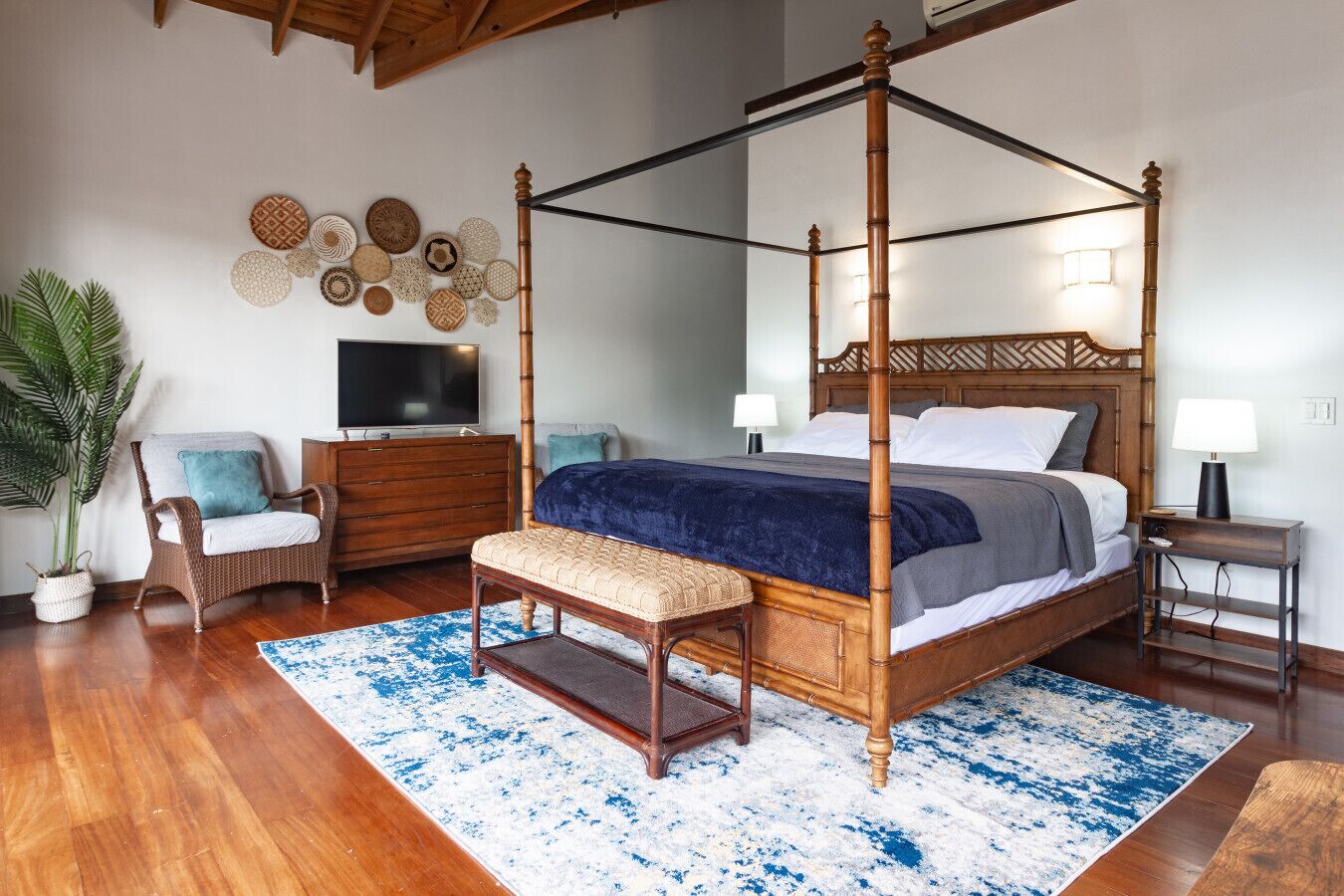 4 bedrooms, iron/ironing board, free WiFi, bed sheets