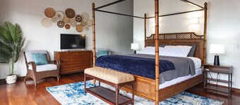 Updated Beachfront Paradise, Infinity Pool Roatan