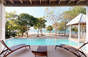 Pool - Updated Beachfront Paradise, Infinity Pool Roatan (Palmetto Bay)