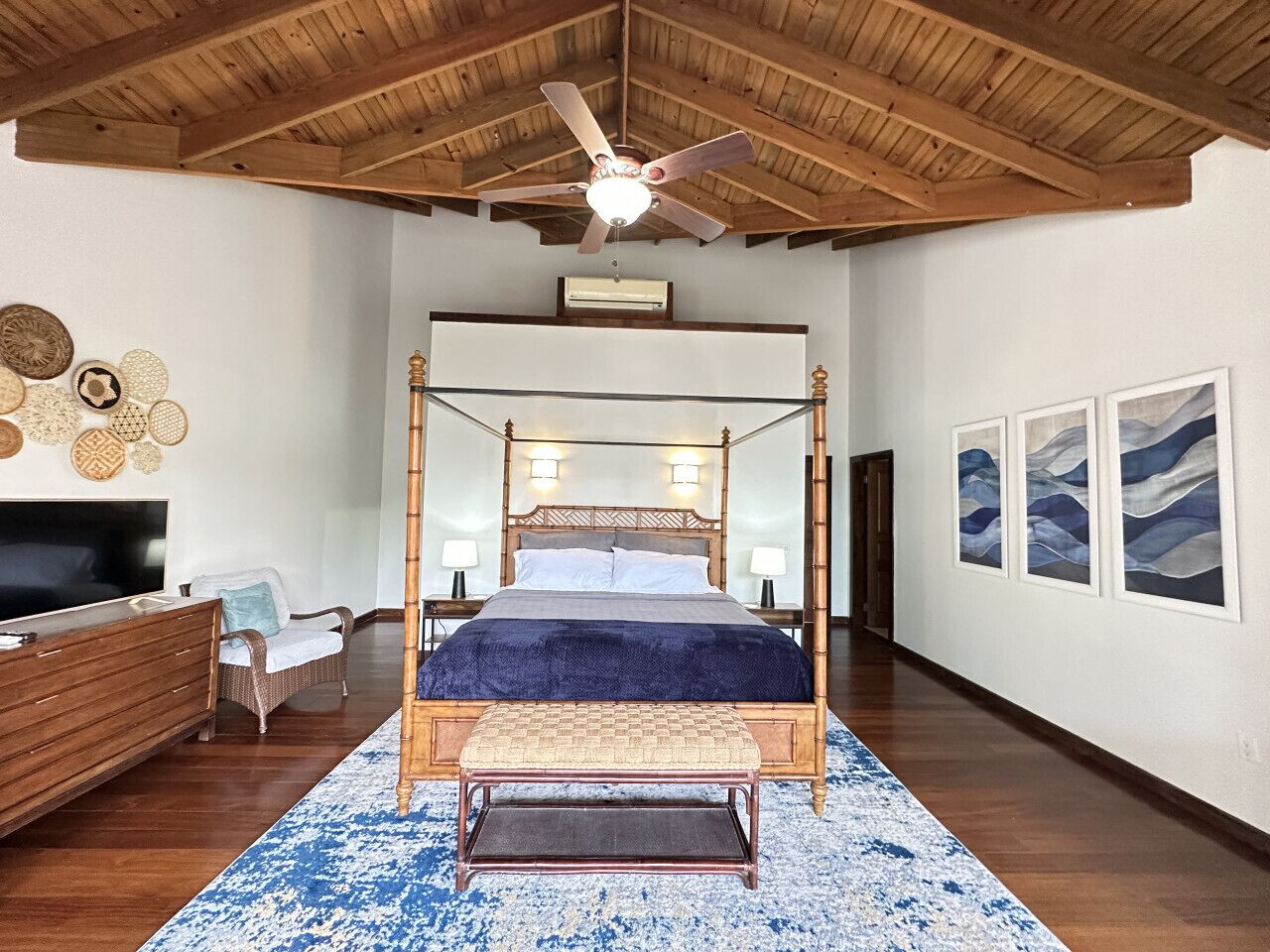 4 dormitoris, planxa i posts de planxar, wifi gratuïta i roba de llit 