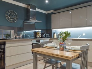 Dishwasher, cookware/dishes/utensils