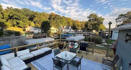 Lakeside Cozy Cottage - w Fishing Dock, Relaxing Lake Freeman, close to Purdue