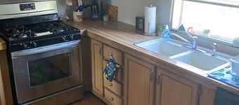 Lakeside Cozy Cottage - w Fishing Dock, Relaxing Lake Freeman, close to Purdue 