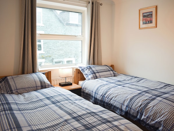2 bedrooms, WiFi (free), bed sheets