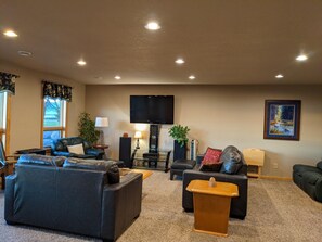 Smart TV, DVD player, table football, books - Mille Lacs Family Getaway (Aitkin)