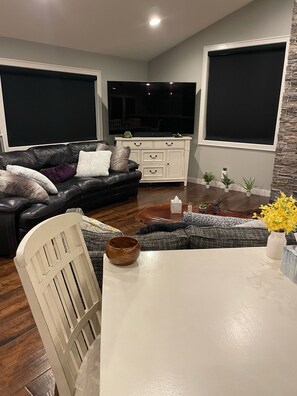 Smart TV, fireplace, computer monitors