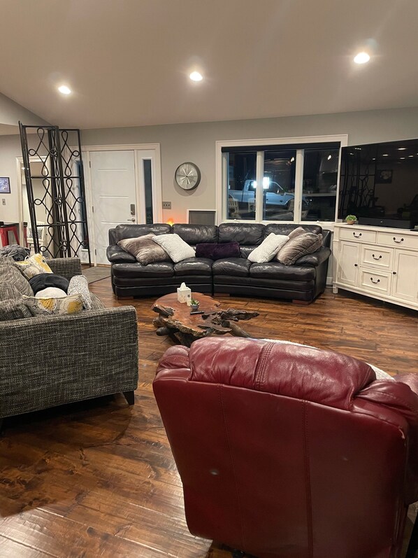 Smart TV, fireplace, computer monitors