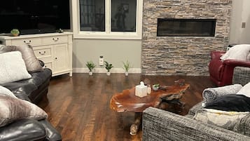 Smart TV, fireplace, computer monitors