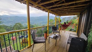 Deluxe Cabin | Living area | Heated floors - Colina del Sol Ecolodge (Chinchina)