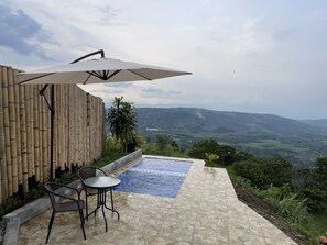 Outdoor pool - Colina del Sol Ecolodge (Chinchina)