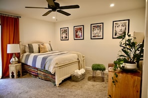 2 bedrooms, desk, iron/ironing board, free WiFi - Spaciously Styled Apartment -  Close to Baylor and Magnolia (Waco)