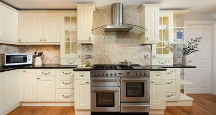 3 The Manor, Porthkidney Sands - a house that sleeps 8 guests in 3 bedrooms