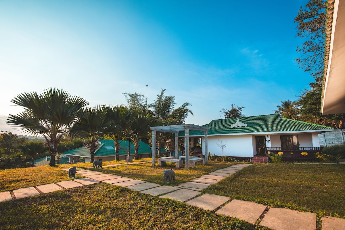 Tuskers Cottage | 1 bedroom, iron/ironing board, bed sheets