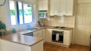 Fridge, microwave, oven, stovetop - Spacious townhouse located in the CBD! (East Wagga Wagga)