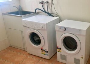 Interior - Spacious townhouse located in the CBD! (East Wagga Wagga)