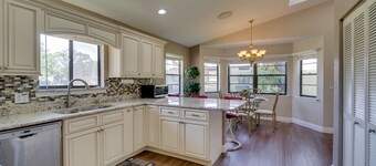 Lakewood Park Retreat on Fairway - 4 Mi to Beach!