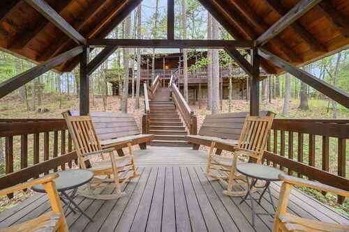 Cozy, Family Friendly Cabin w/Hot Tub, Swingset, Firepit, Arcade and CREEK